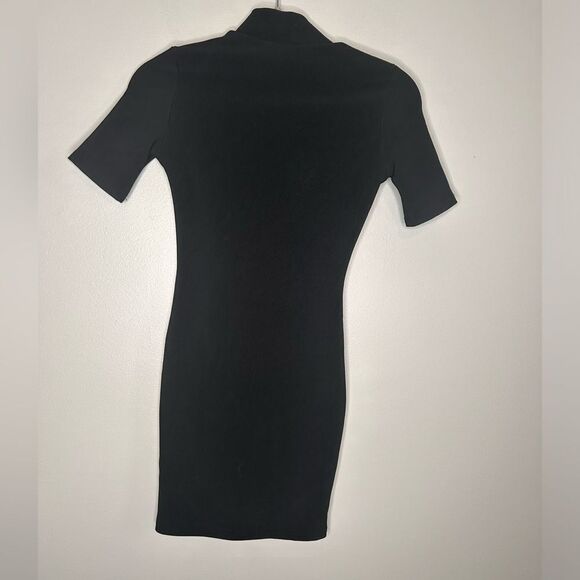 Prettylittlething Black Zip Front Rib Short Sleeve Bodycon Dress - Picture 4 of 5